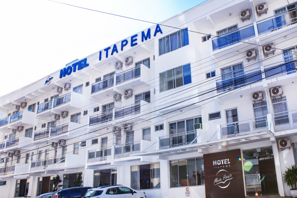Tudo para seu conforto
Localizado no centro de Meia Praia em Itapema, dispomos de uma infra estrutura que integra conforto e segurança. Estamos a 100 metros da praia, próximo a shoppings, restaurantes, centros comerciais, farmácias, clinicas, e toda estr